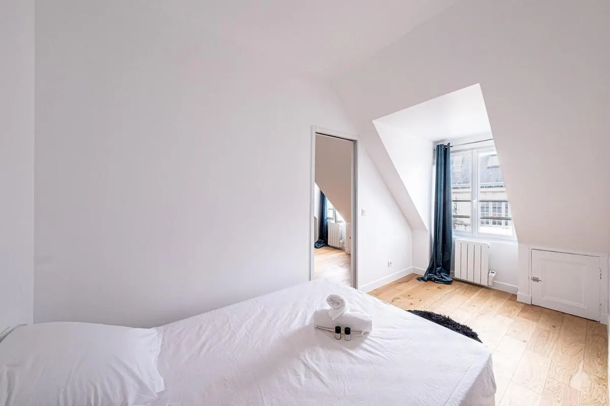 Studio Arc De Triomphe Champs Elysees Apartment Paris