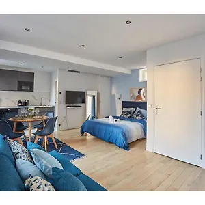 Apartment Porte Maillot Arc De Triomphe By Studio Prestige, Paris